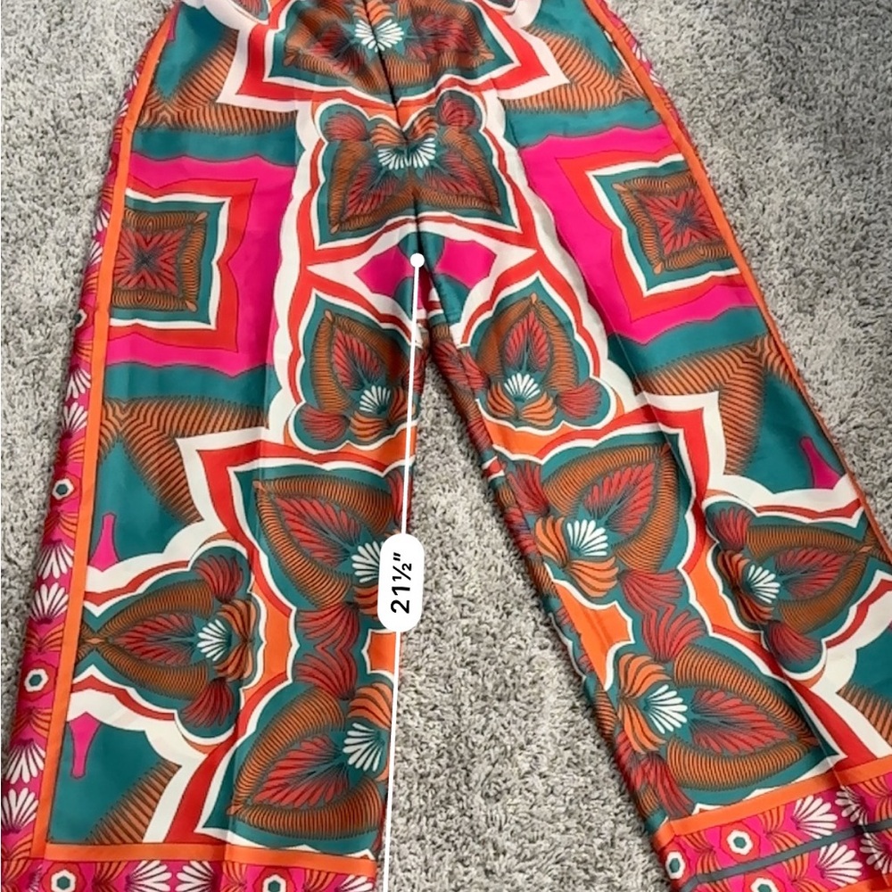 Zara Red and Pink Geometric Capris - Picture 3 of 5